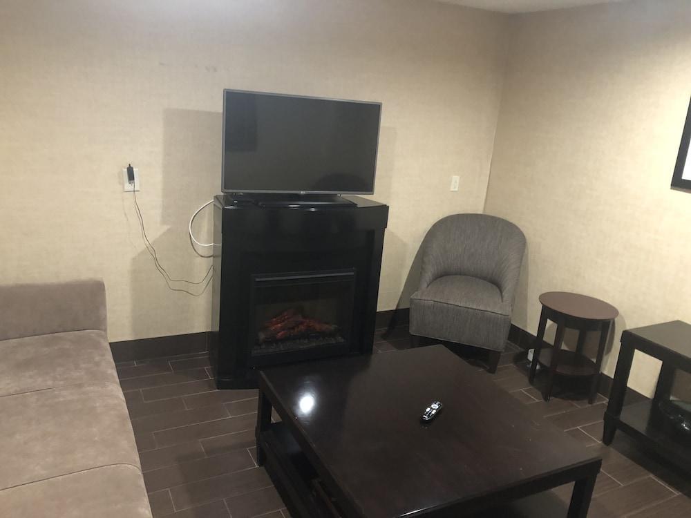 Holiday Inn Express And Suites Meriden By Ihg Bagian luar foto