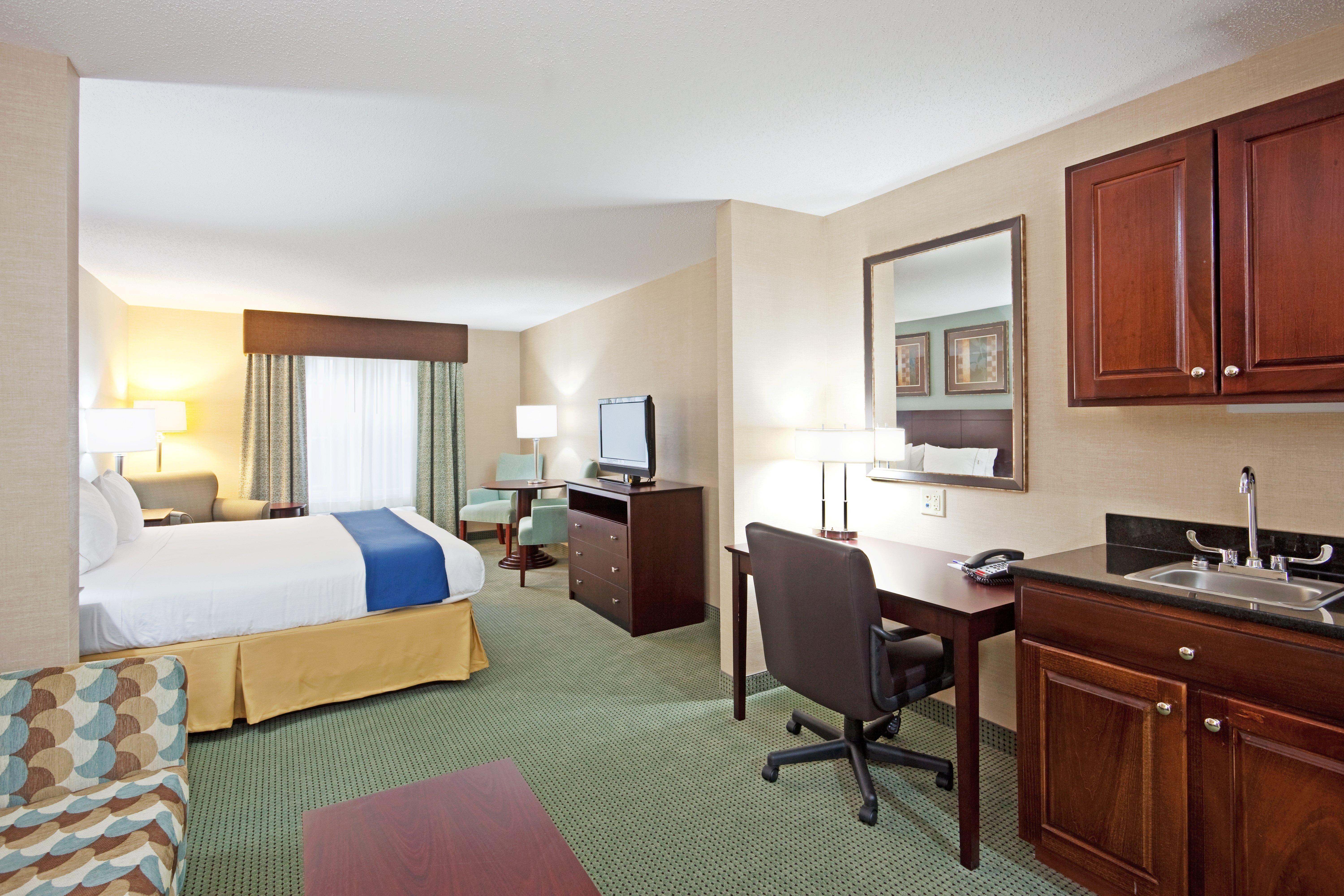 Holiday Inn Express And Suites Meriden By Ihg Bagian luar foto