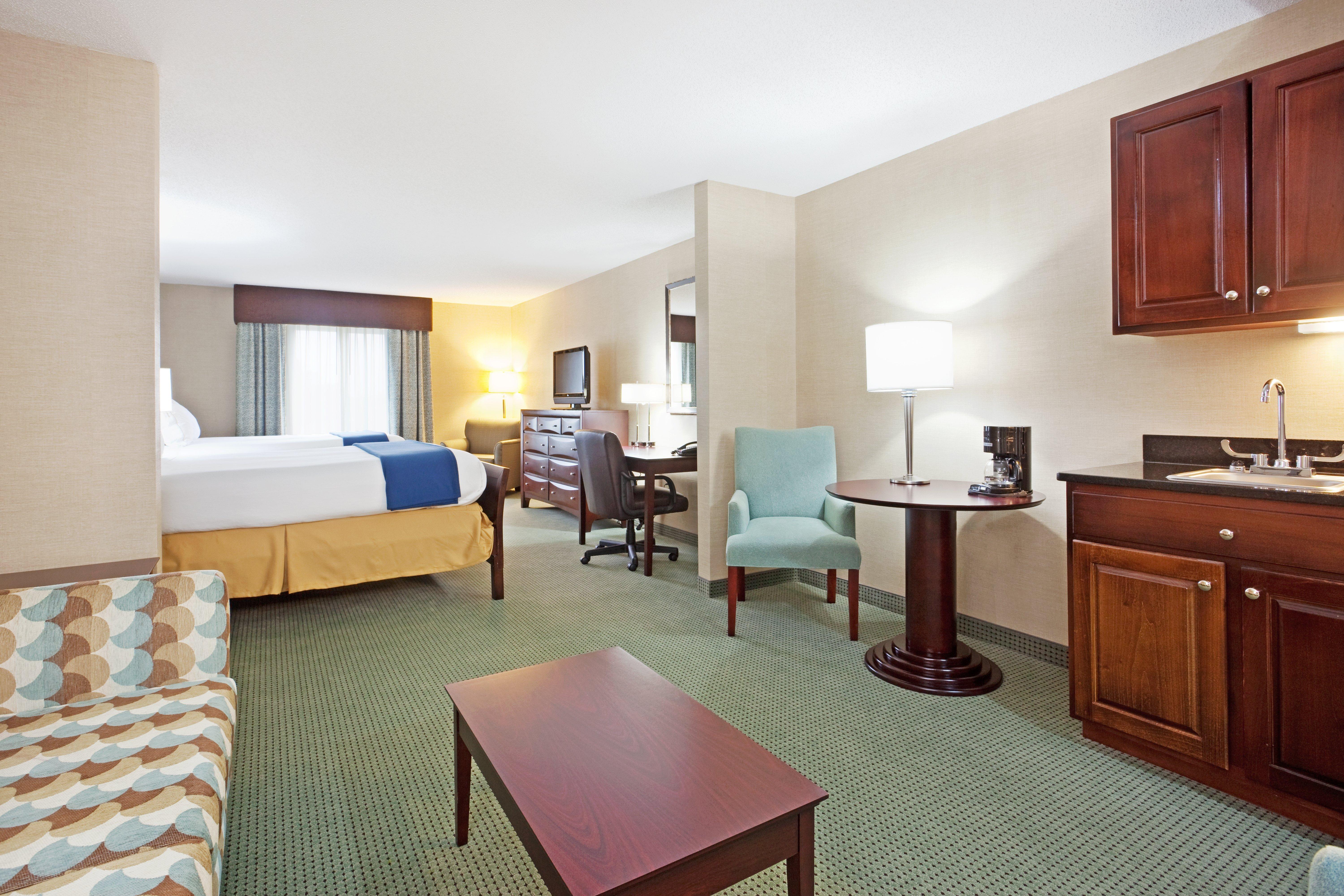 Holiday Inn Express And Suites Meriden By Ihg Bagian luar foto