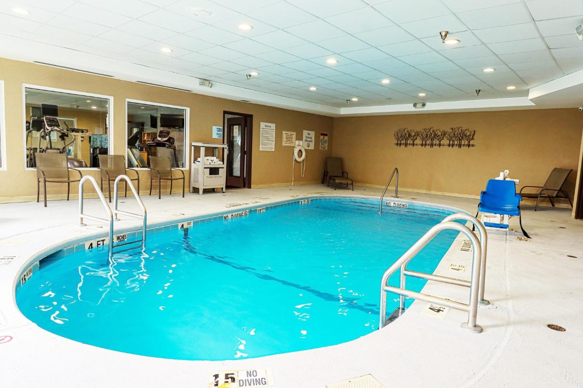 Holiday Inn Express And Suites Meriden By Ihg Bagian luar foto