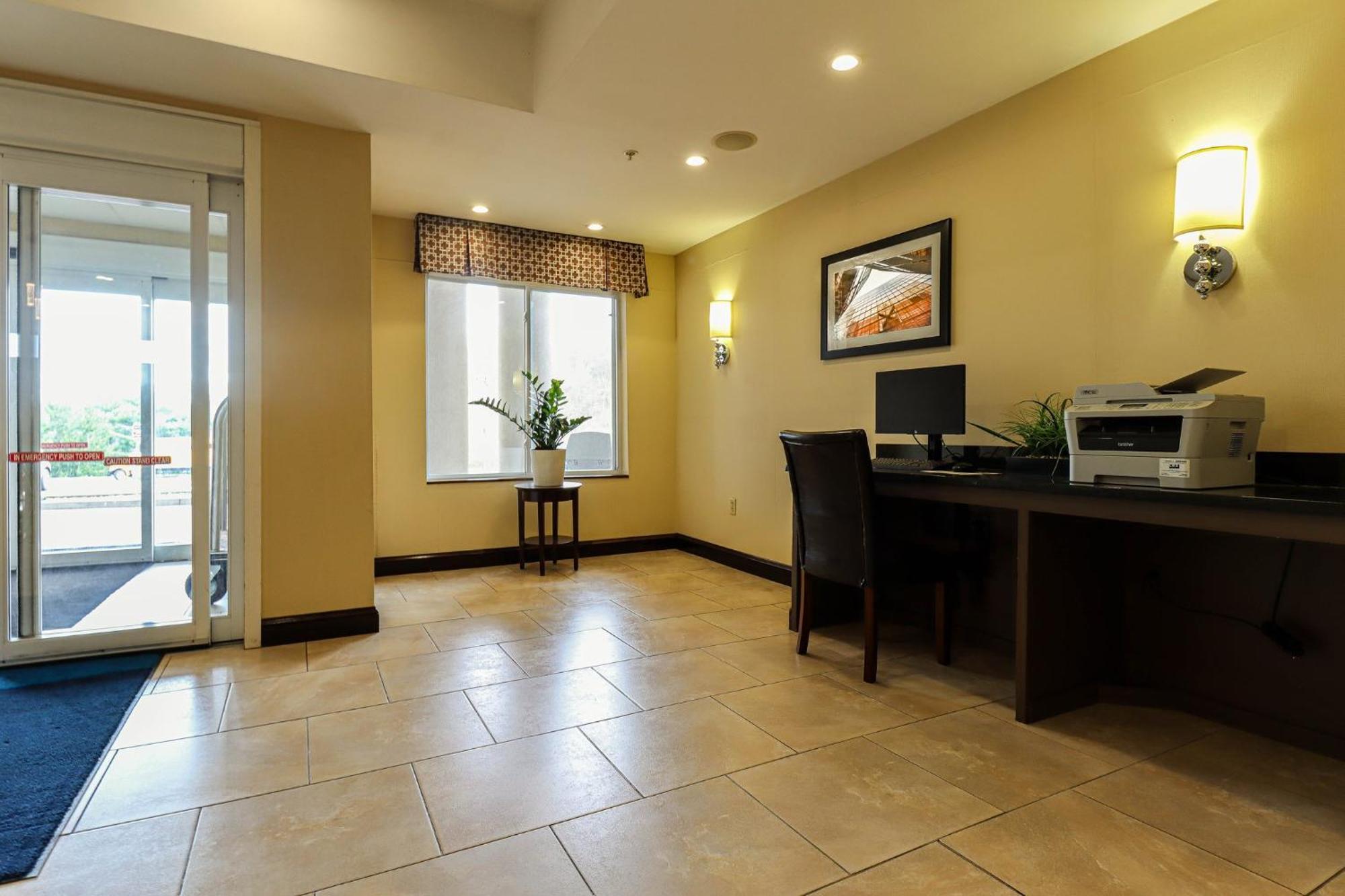 Holiday Inn Express And Suites Meriden By Ihg Bagian luar foto