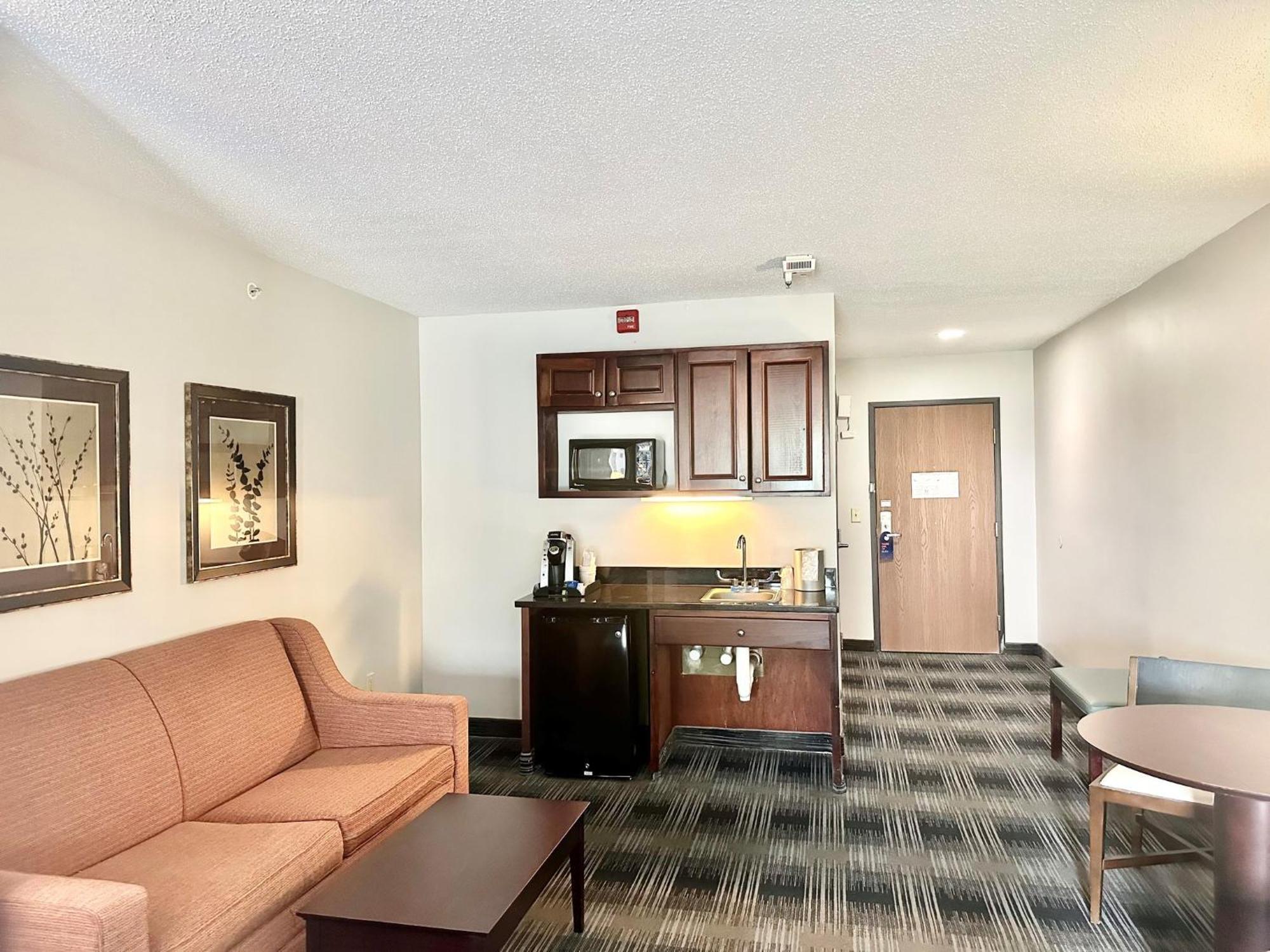 Holiday Inn Express And Suites Meriden By Ihg Bagian luar foto