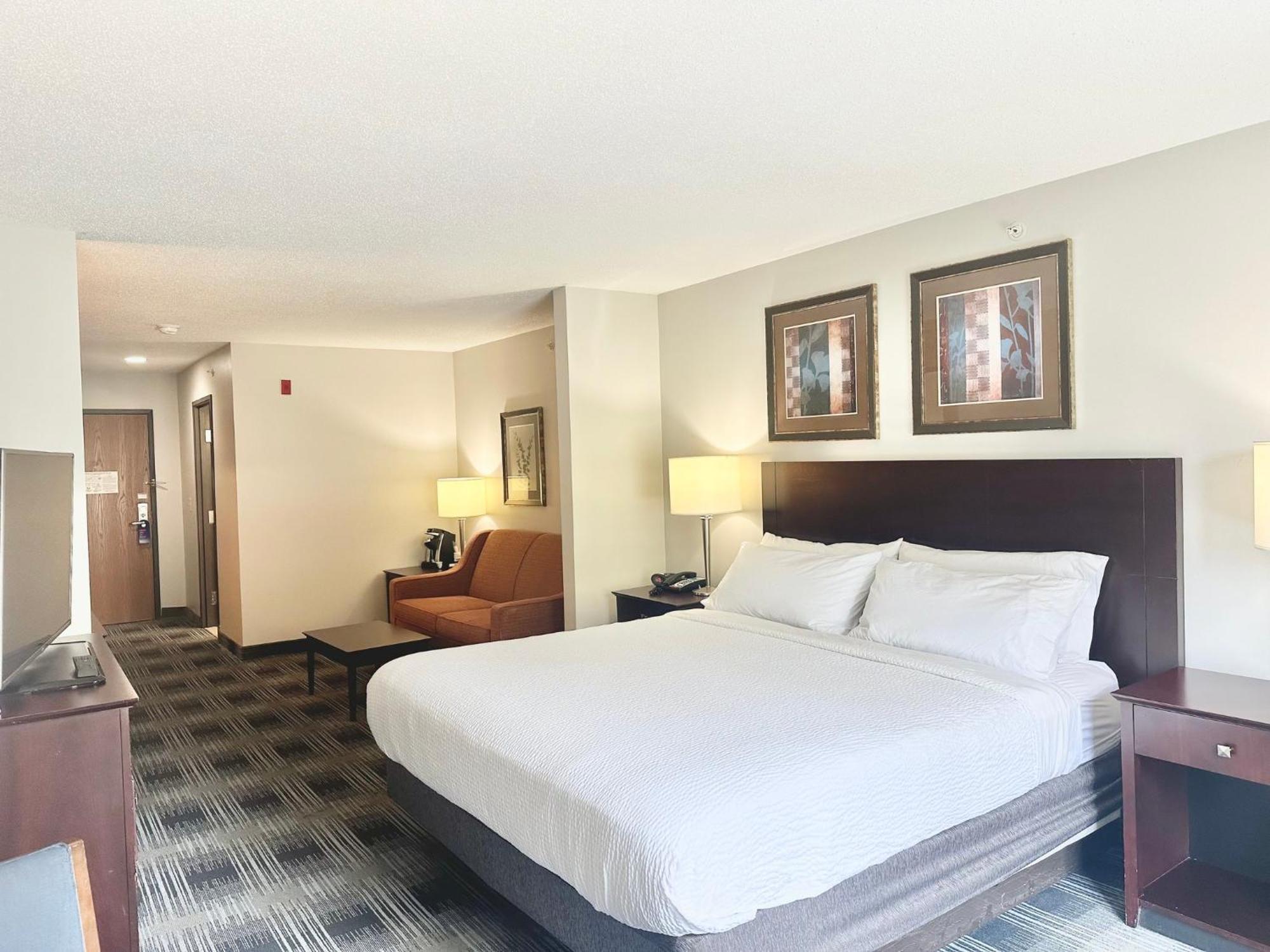 Holiday Inn Express And Suites Meriden By Ihg Bagian luar foto