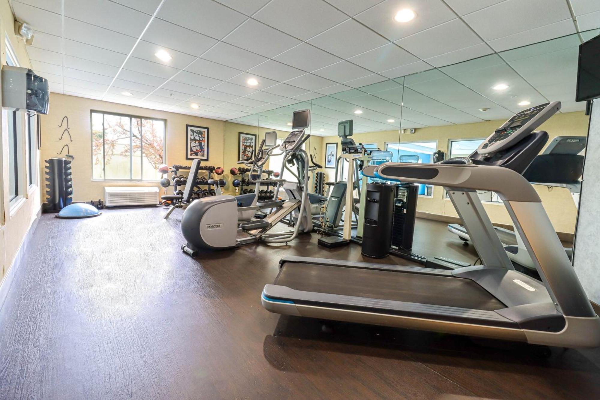 Holiday Inn Express And Suites Meriden By Ihg Bagian luar foto