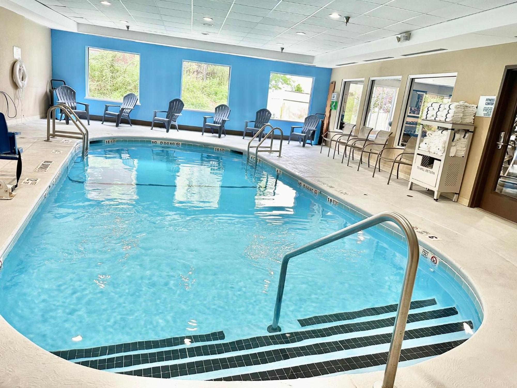 Holiday Inn Express And Suites Meriden By Ihg Bagian luar foto