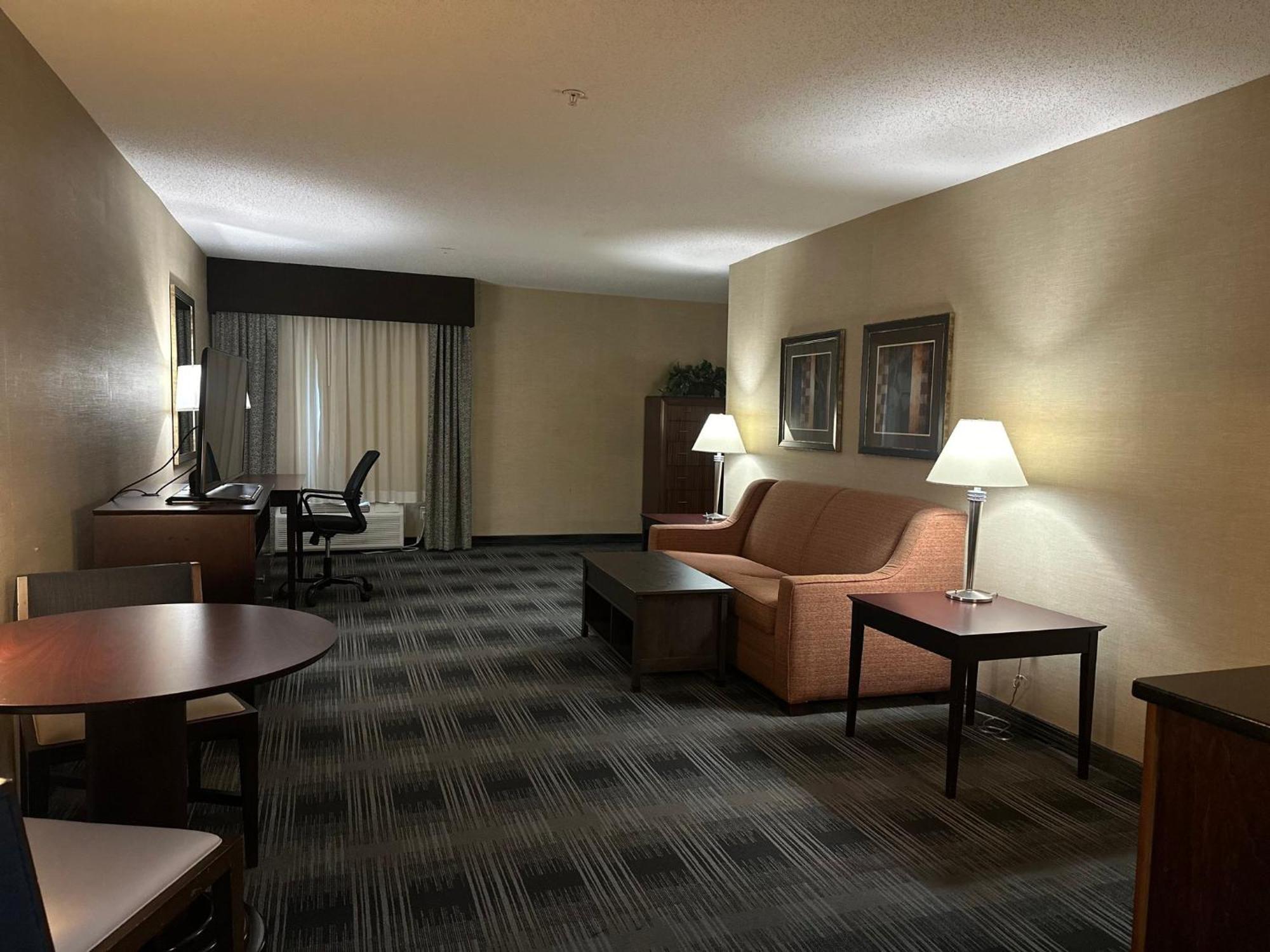 Holiday Inn Express And Suites Meriden By Ihg Bagian luar foto