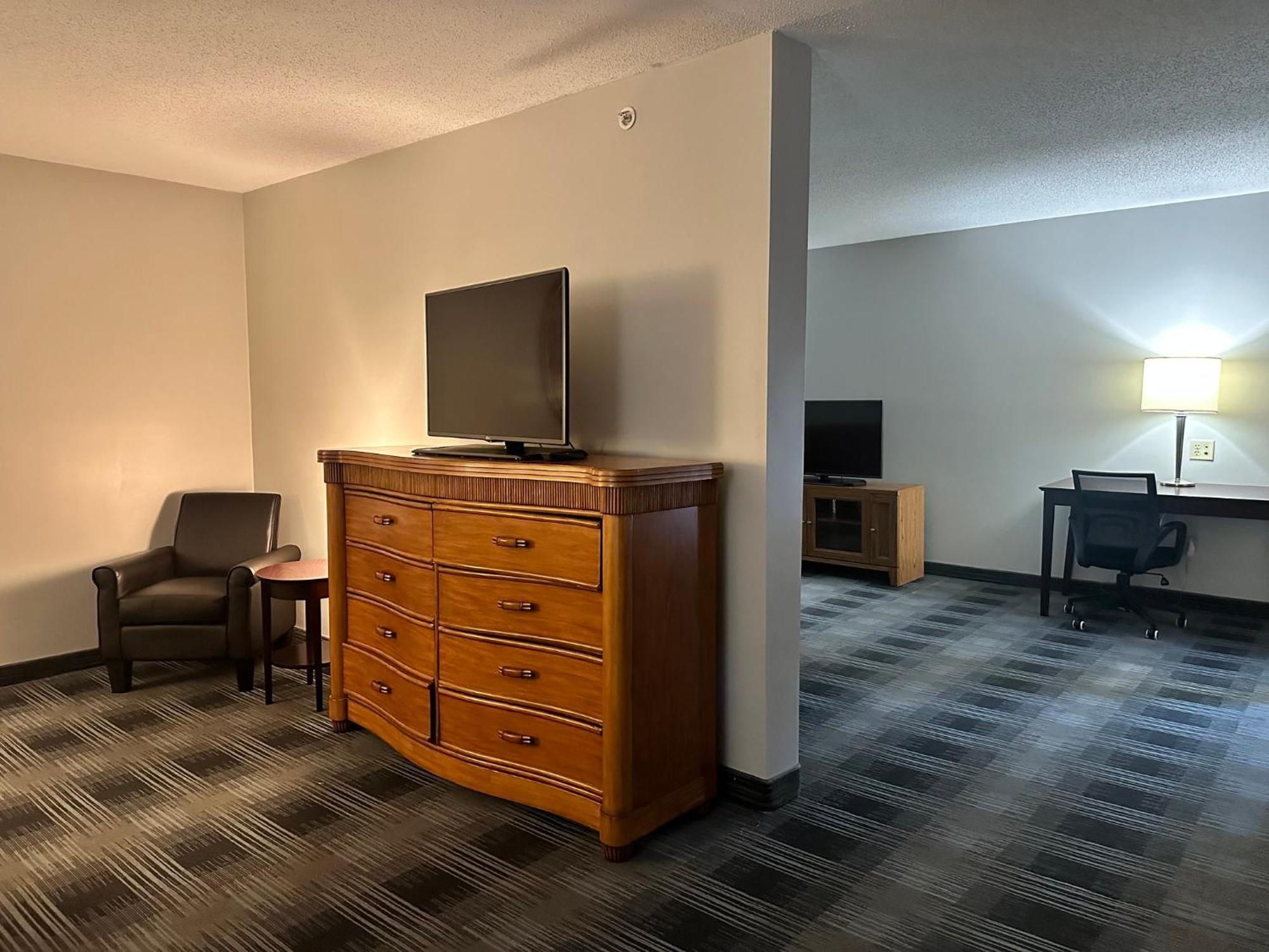 Holiday Inn Express And Suites Meriden By Ihg Bagian luar foto