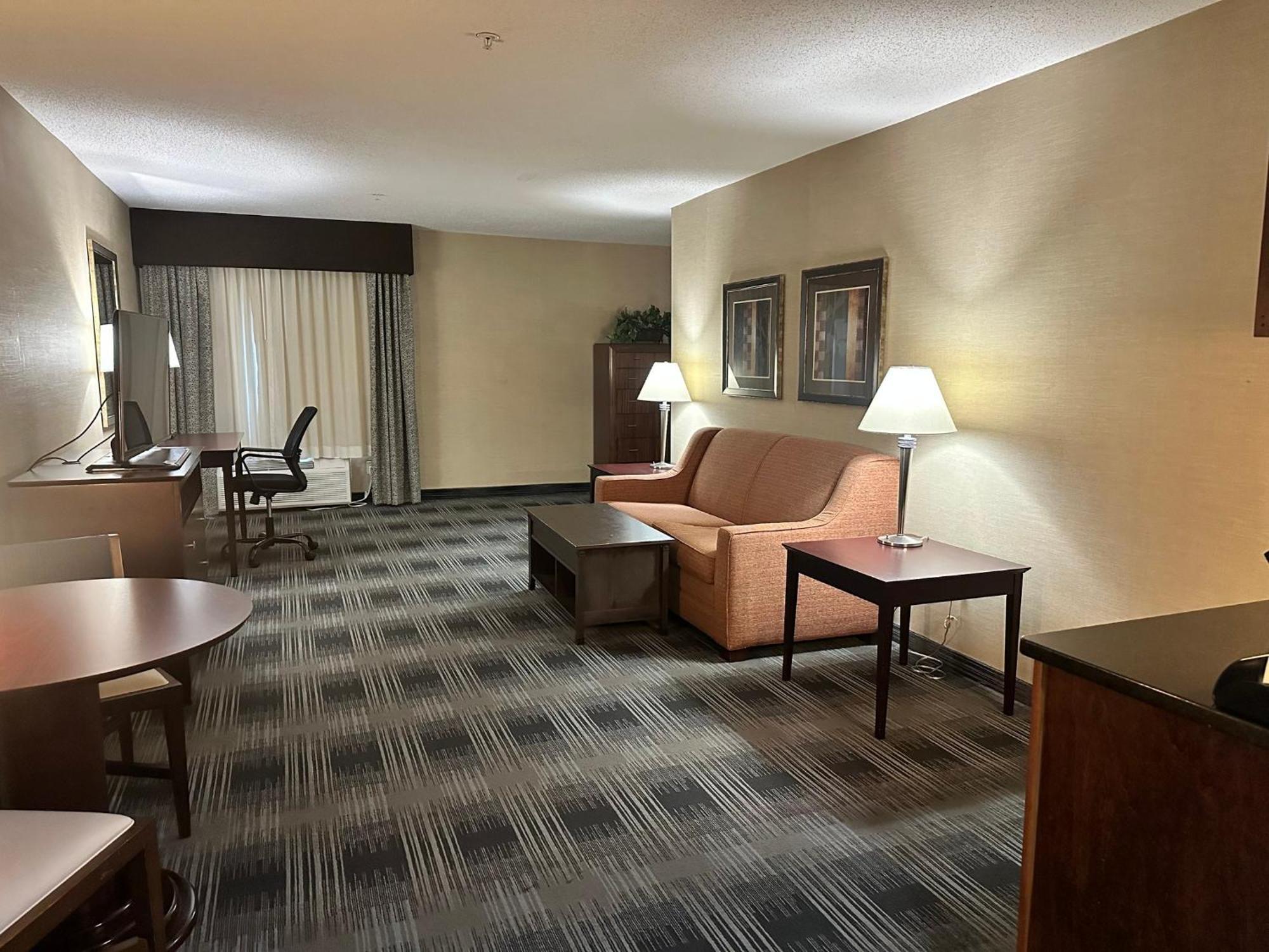 Holiday Inn Express And Suites Meriden By Ihg Bagian luar foto