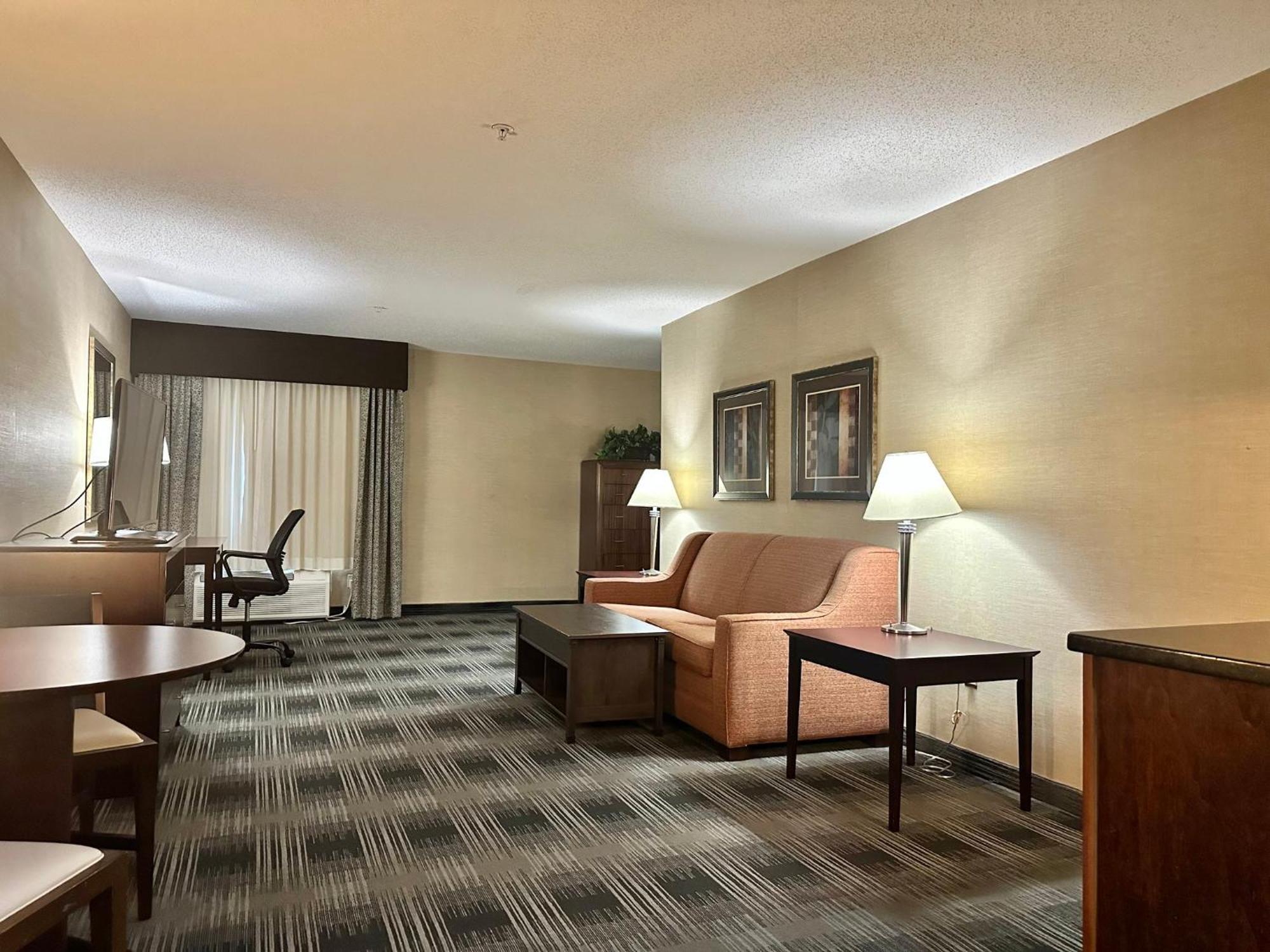 Holiday Inn Express And Suites Meriden By Ihg Bagian luar foto